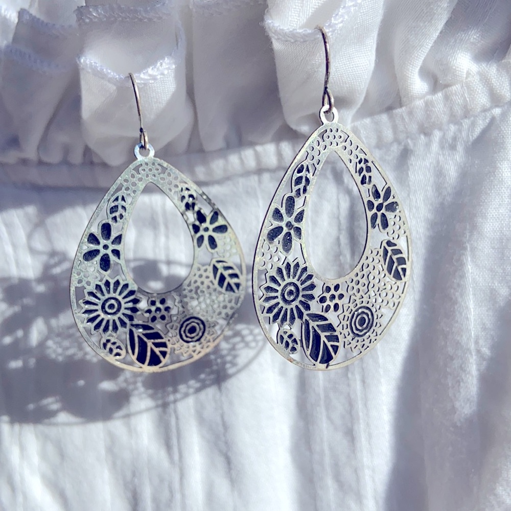 Black and Silver Feligree Earrings